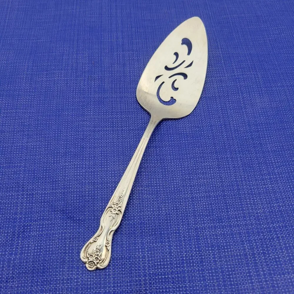 WM Rogers Silverplate Flatware Cake Pie Server Magnolia Extra Plate Vtg